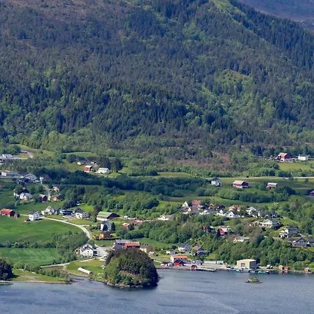 Апартаменты Lyngstadveien 128 Near The Atlantic Road